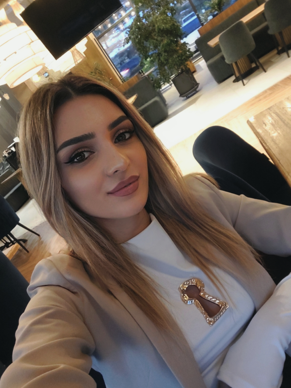 @ნინი