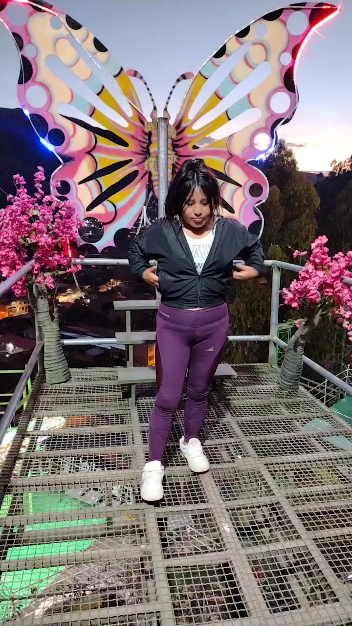 @👑Liz🖤💜
