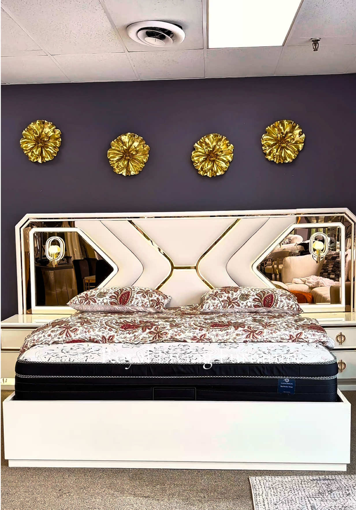 @Royal living furniture