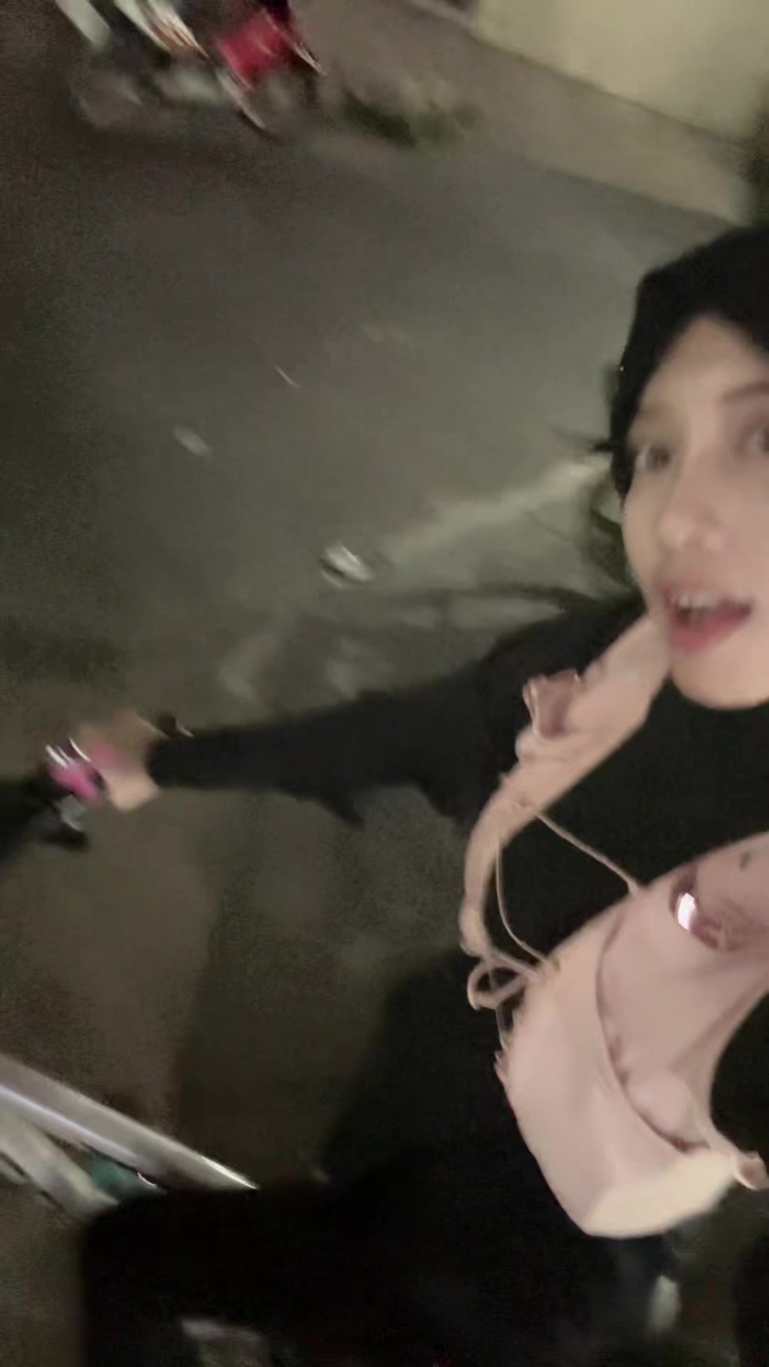 @あに