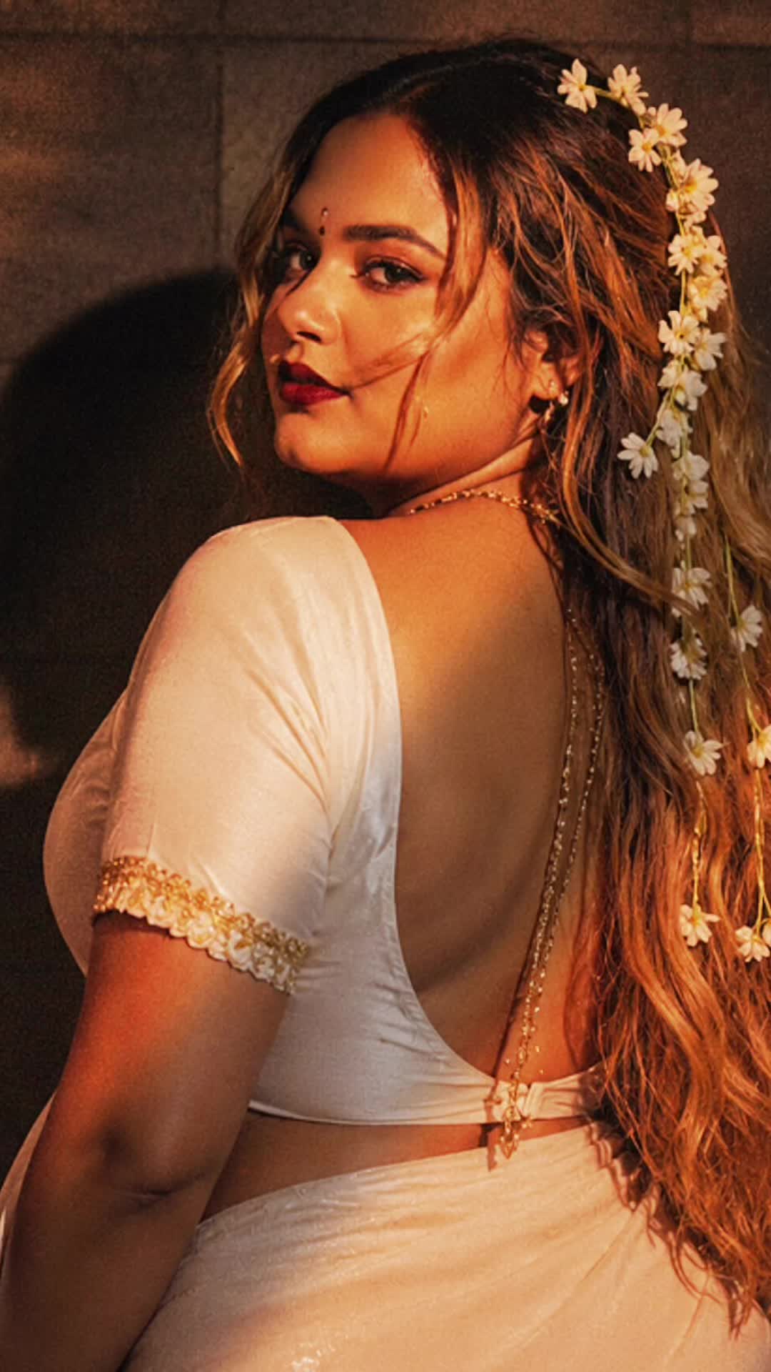 @Lavanya🖤🫠