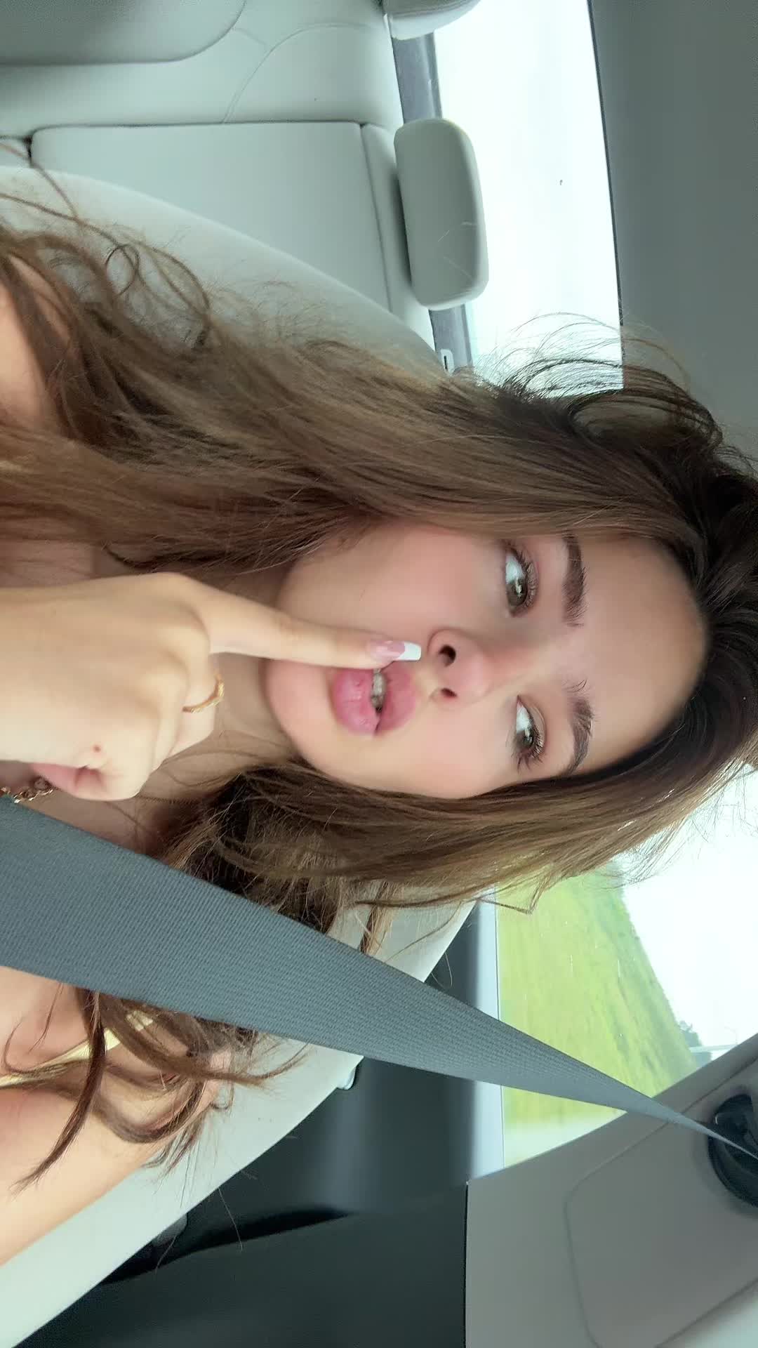 @@/juliannasabonis on Twitch