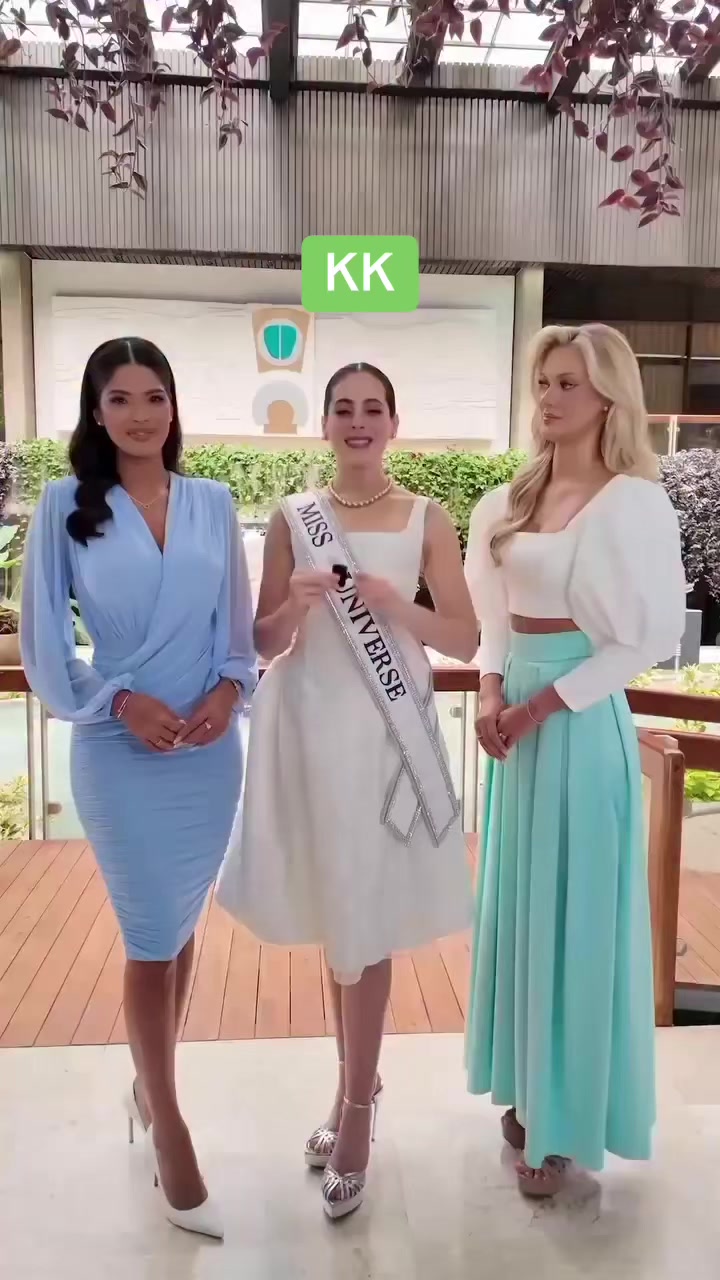 @LatinaUniversal
