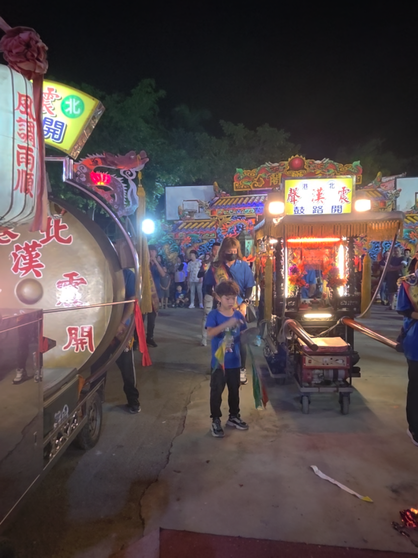 @帥哥跑廟會