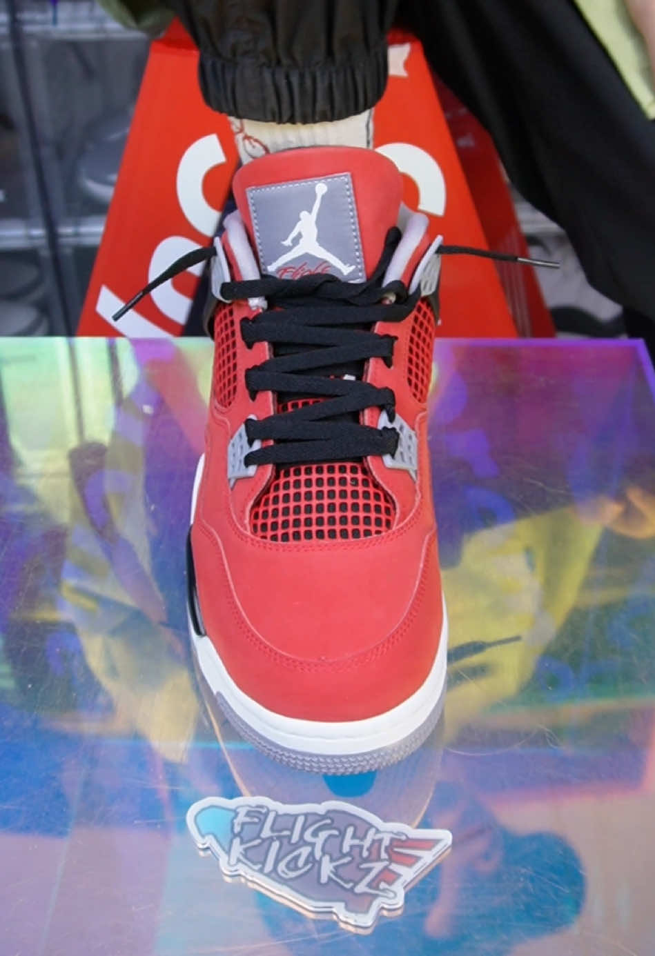 @Lacedsneaker
