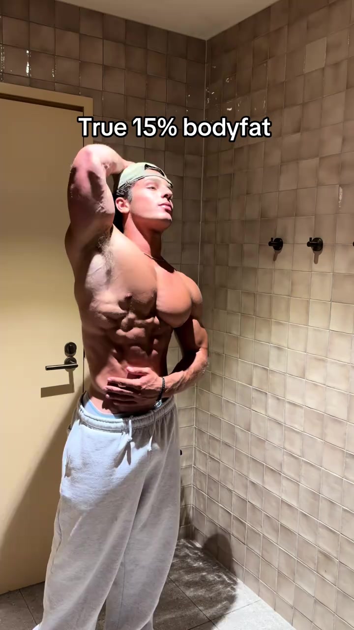@alexaaronn