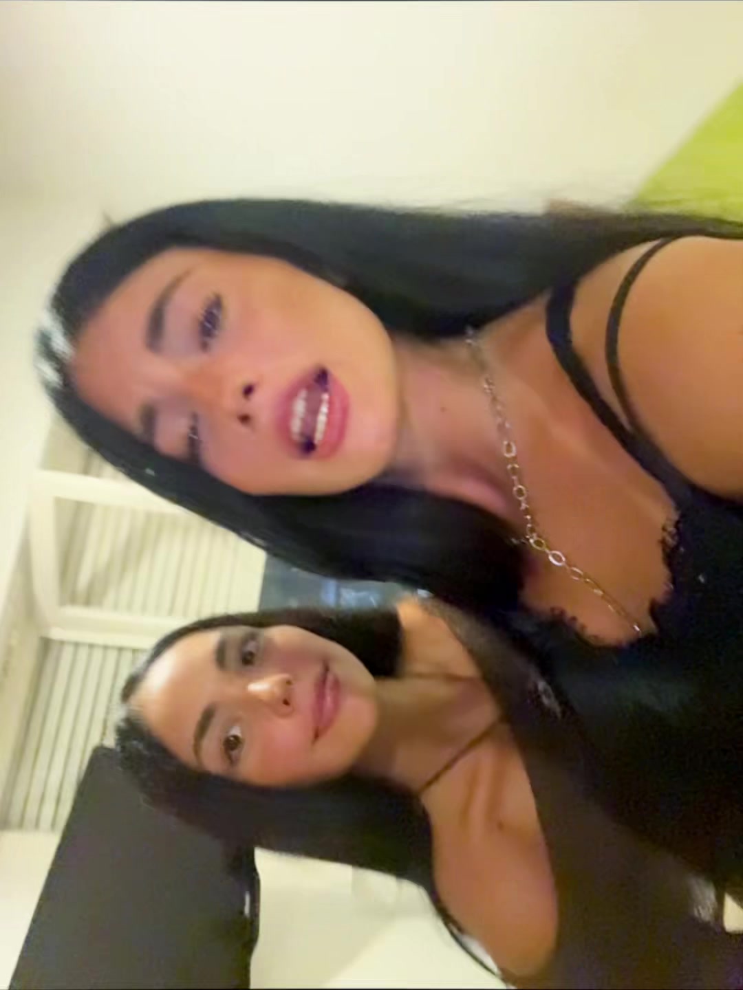@vickygarrott