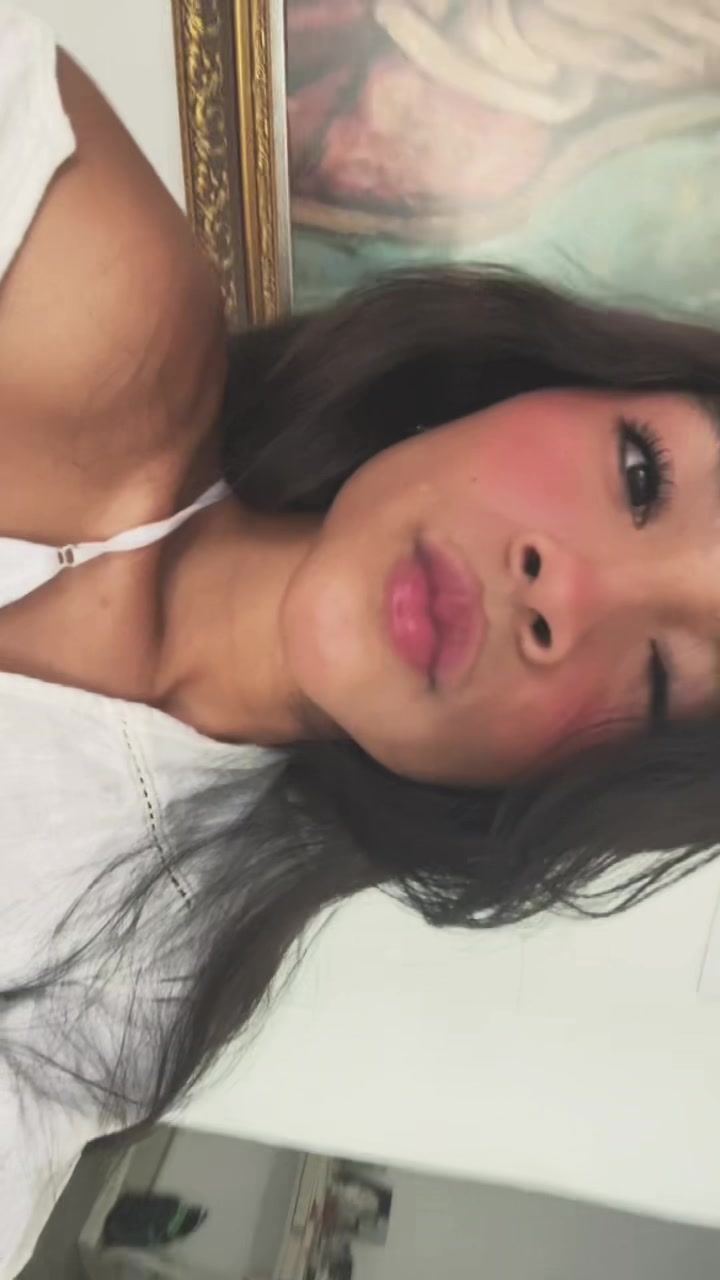 @🦦