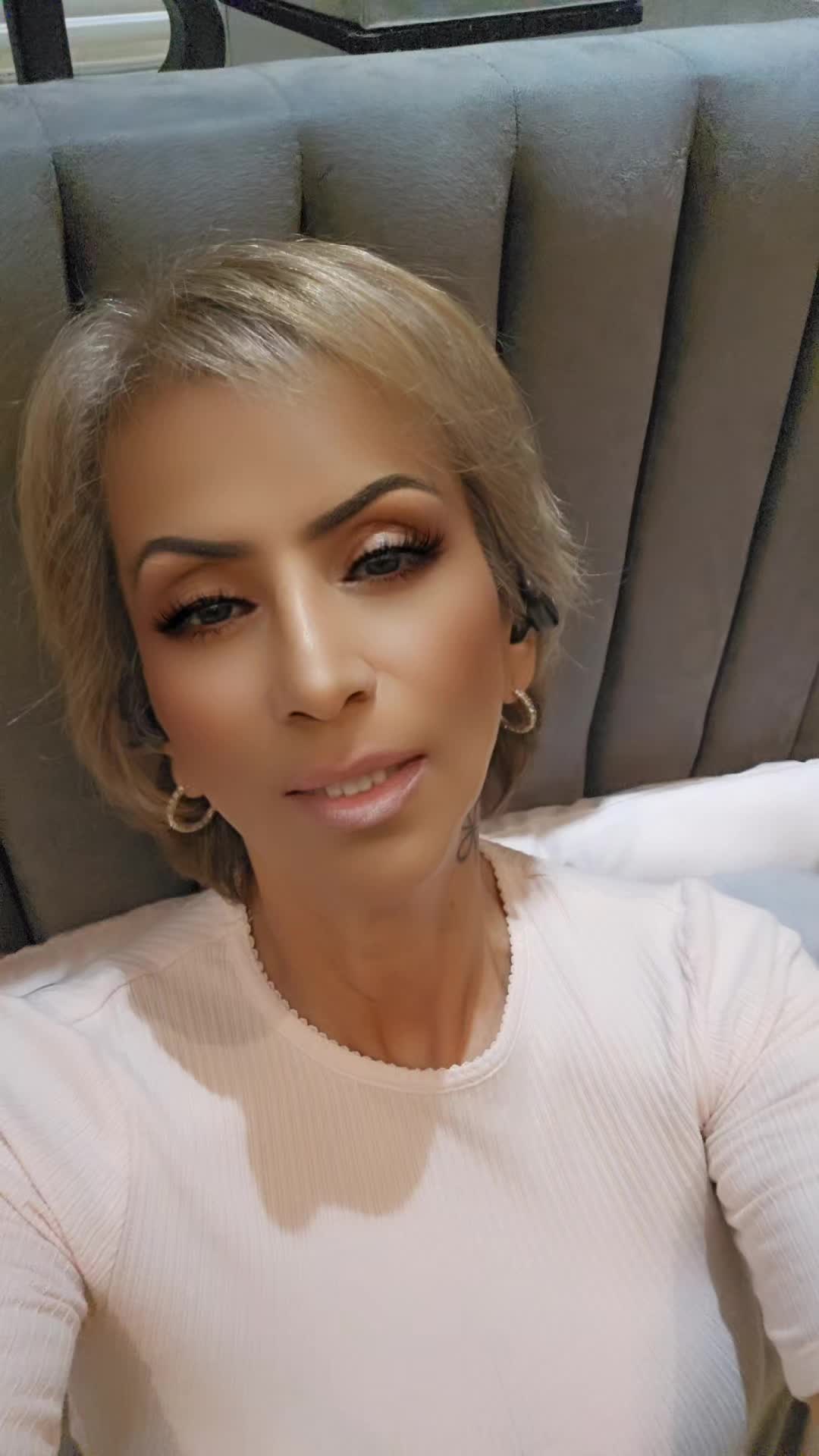 @Dee