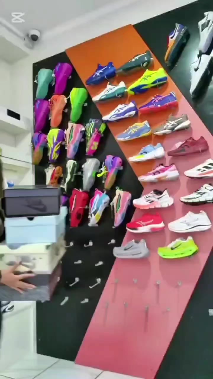 @Solo Sneakers