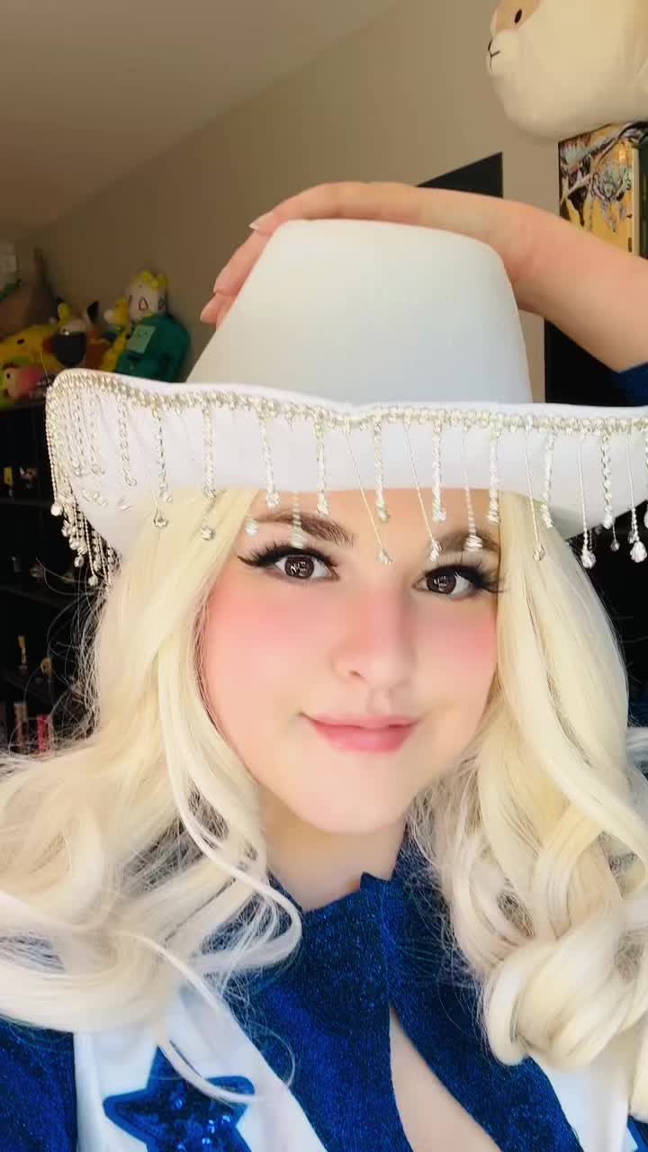 @sarawrcosplayy