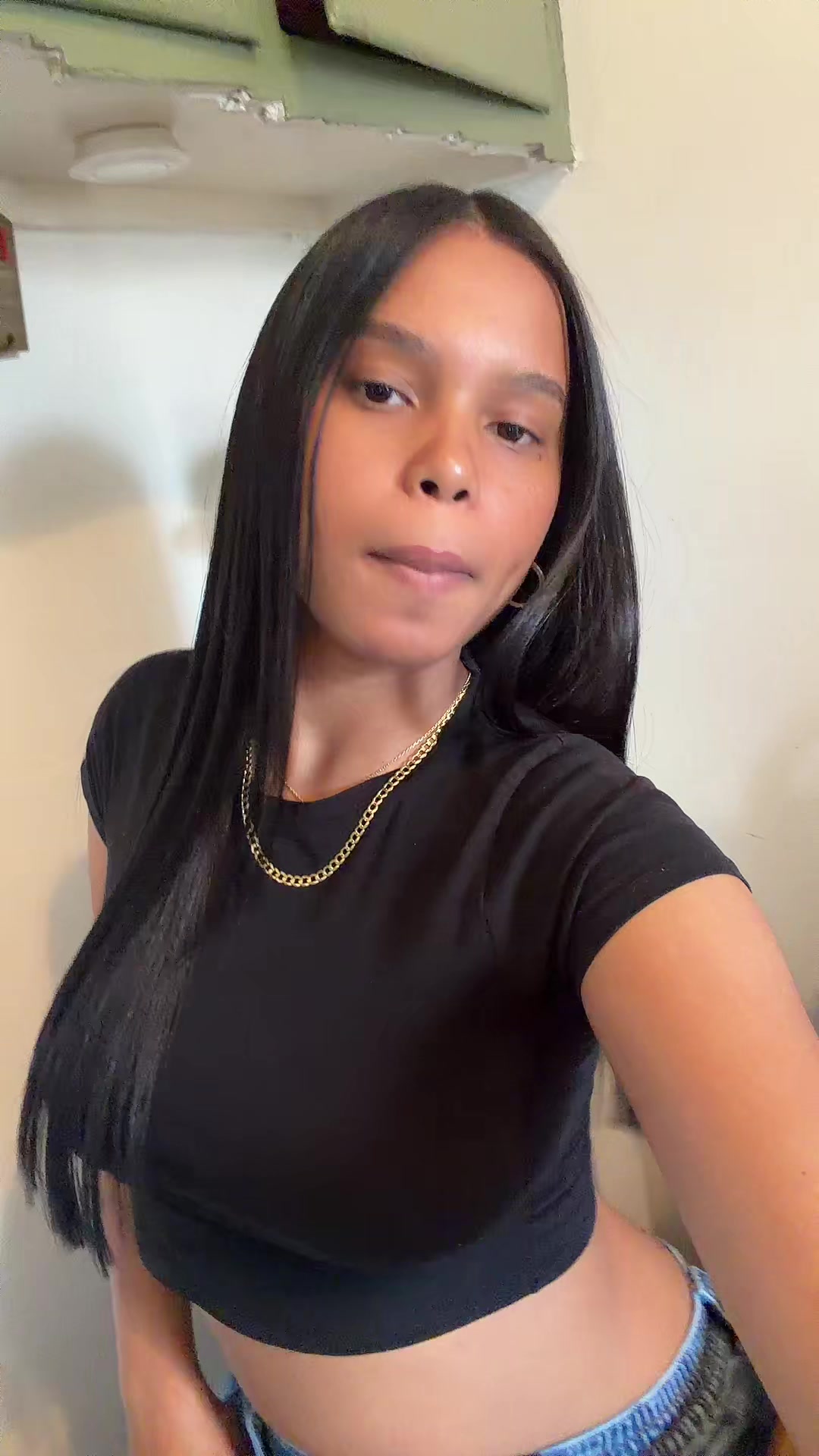 @Elyy04