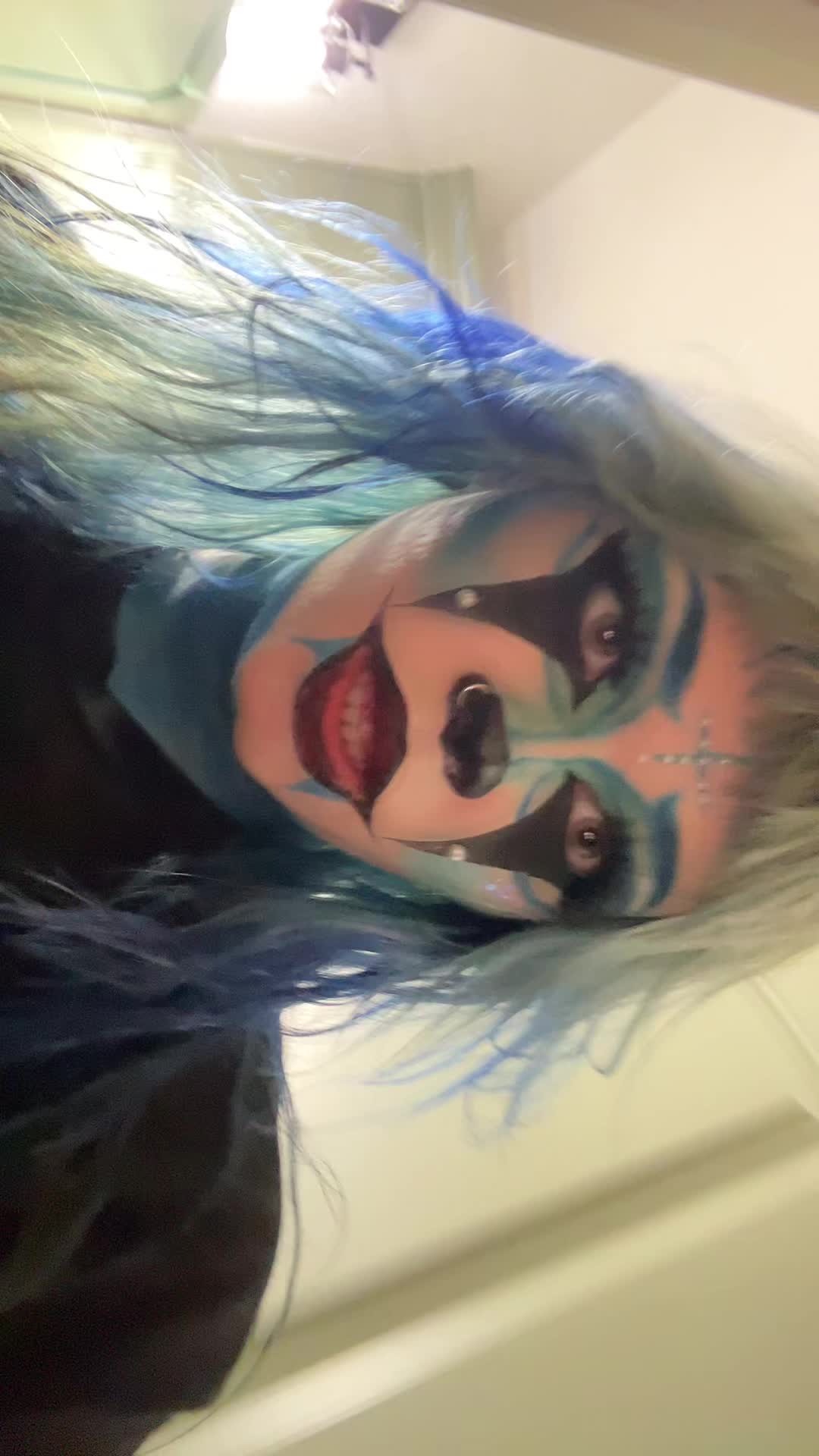 @damnandaclownin