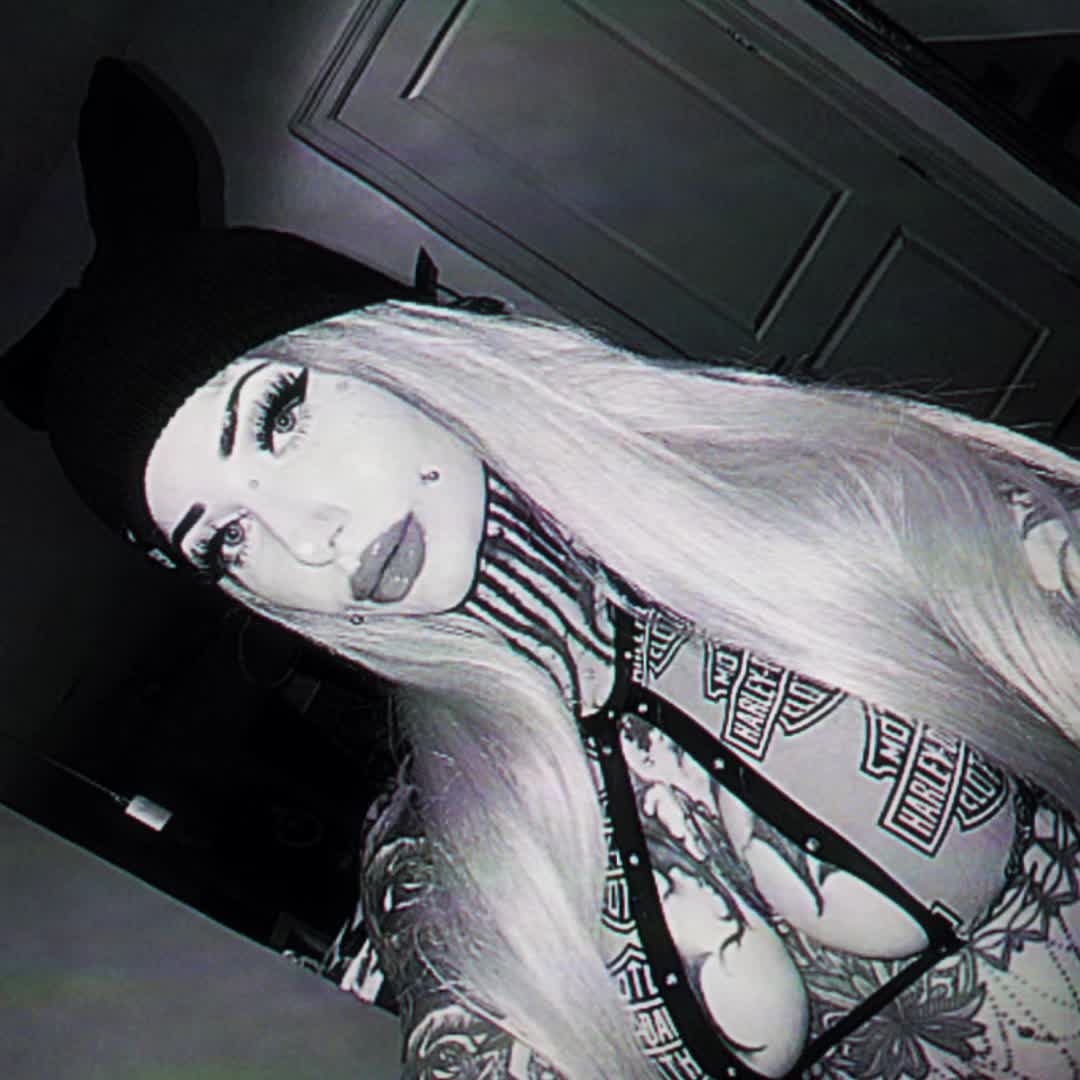 @xocoffinshorty