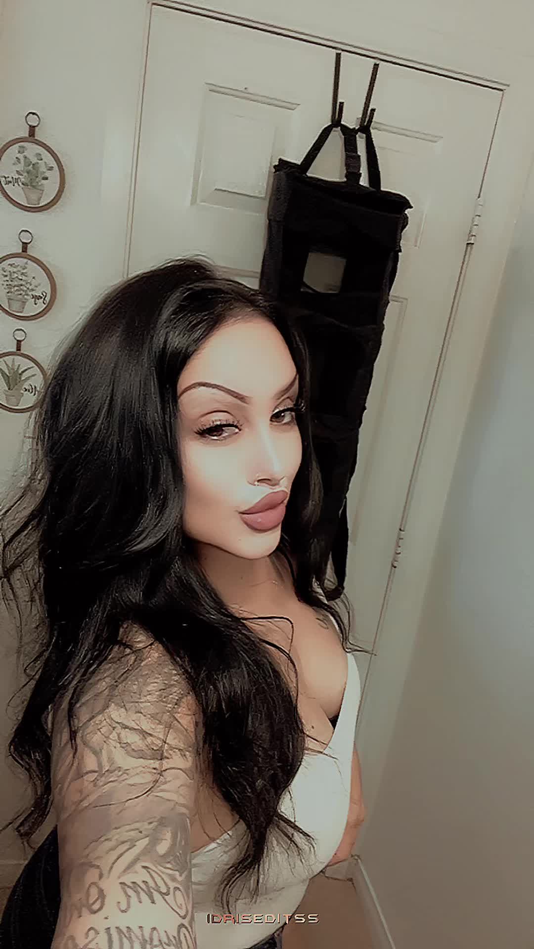 @꧁𝕱𝖆𝖑𝖑𝖔𝖓𝖒𝖔𝖓𝖎𝖖𝖚𝖊꧂