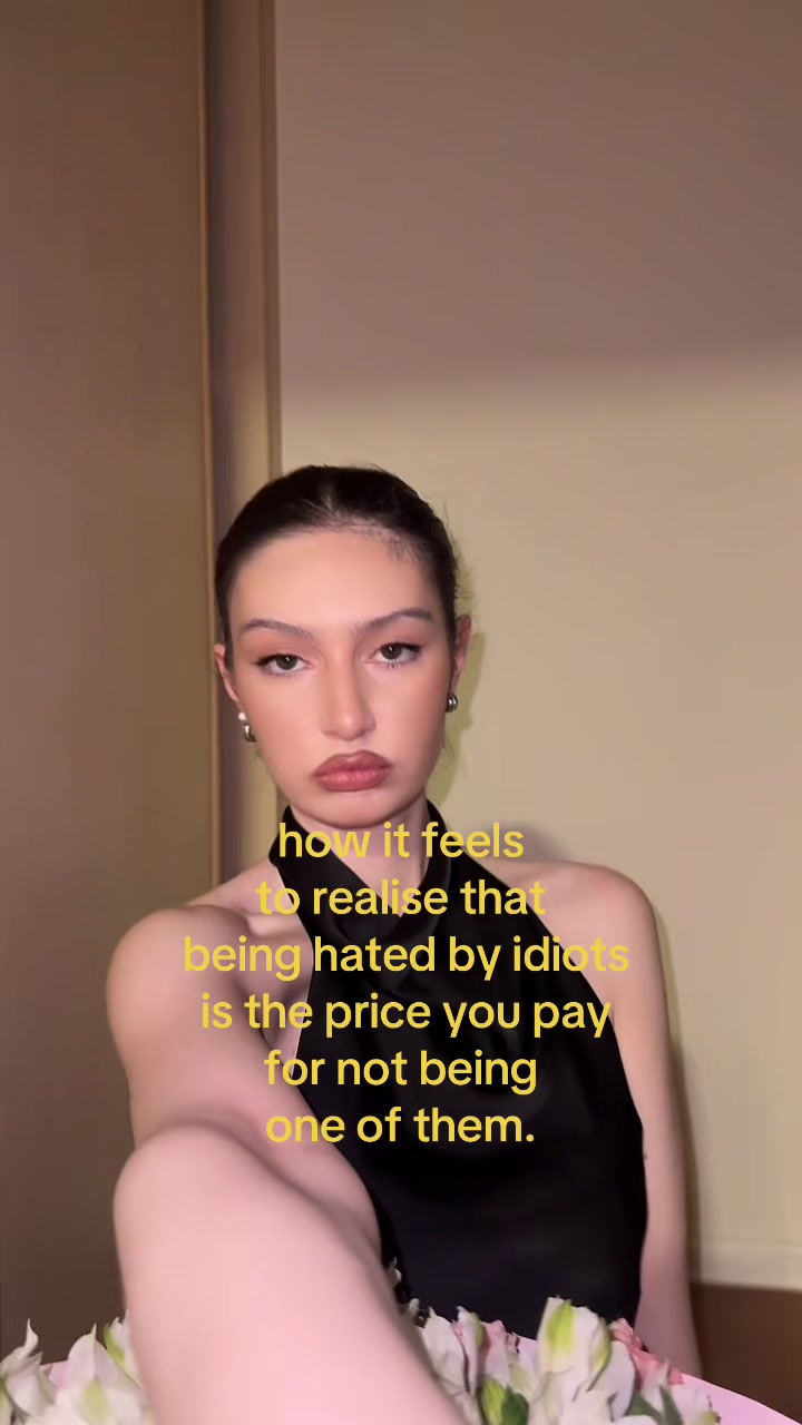 @whotfisellinaa