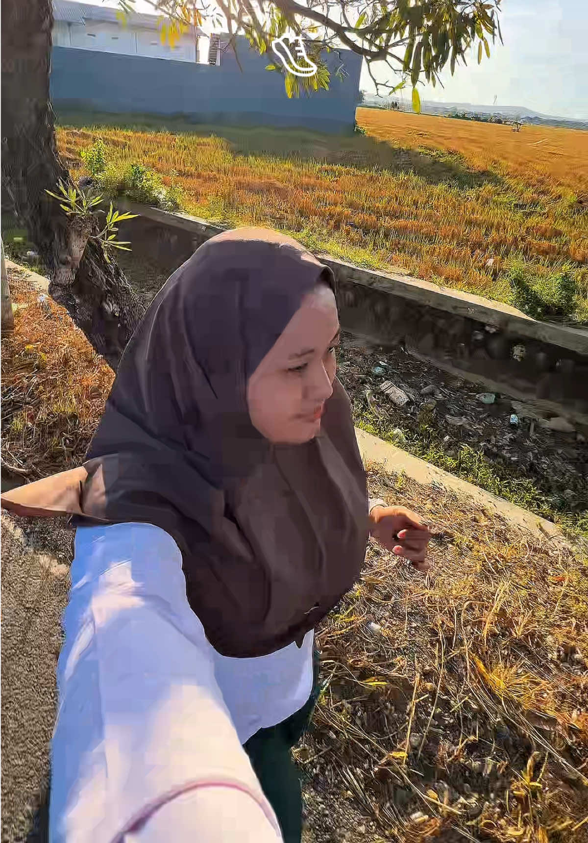 @apt. Indah