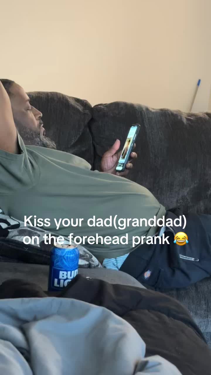 @🦦