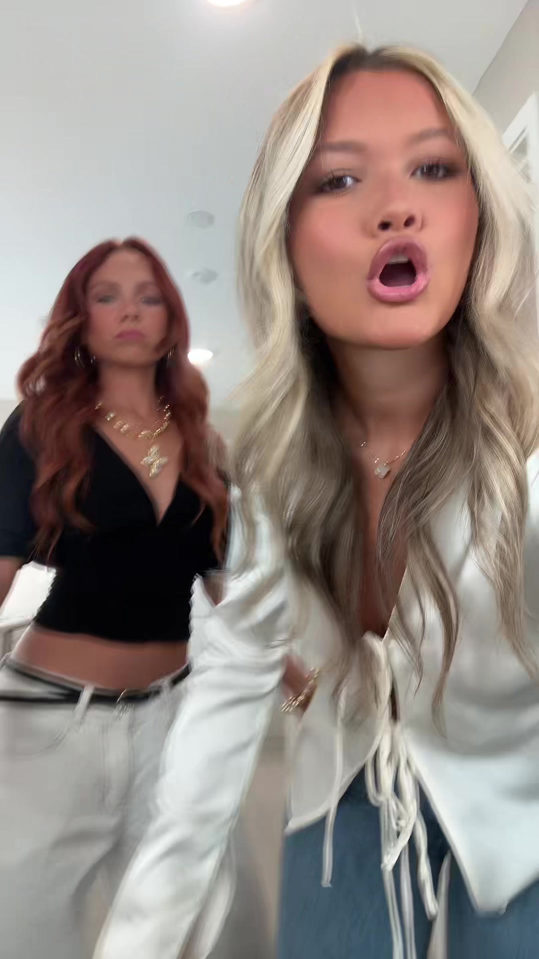 @bellaaconnell