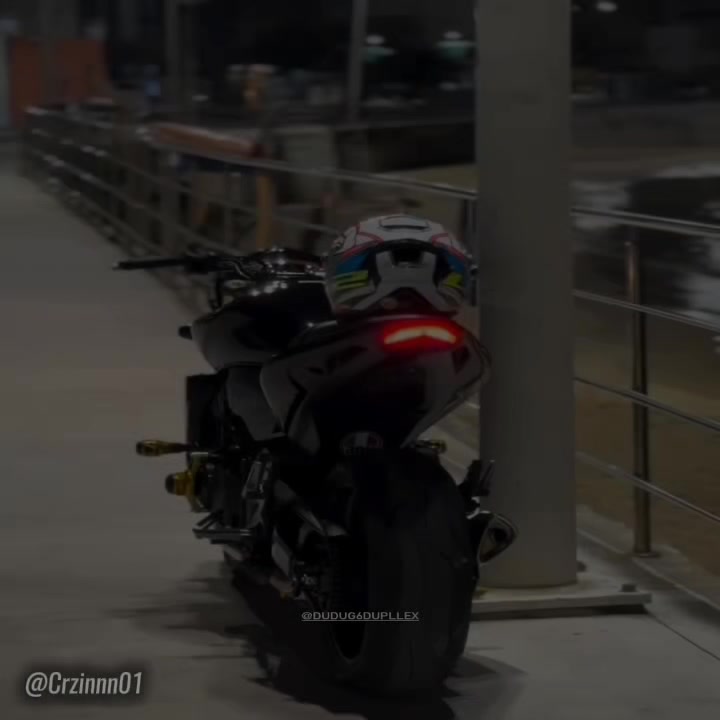 @Cr'