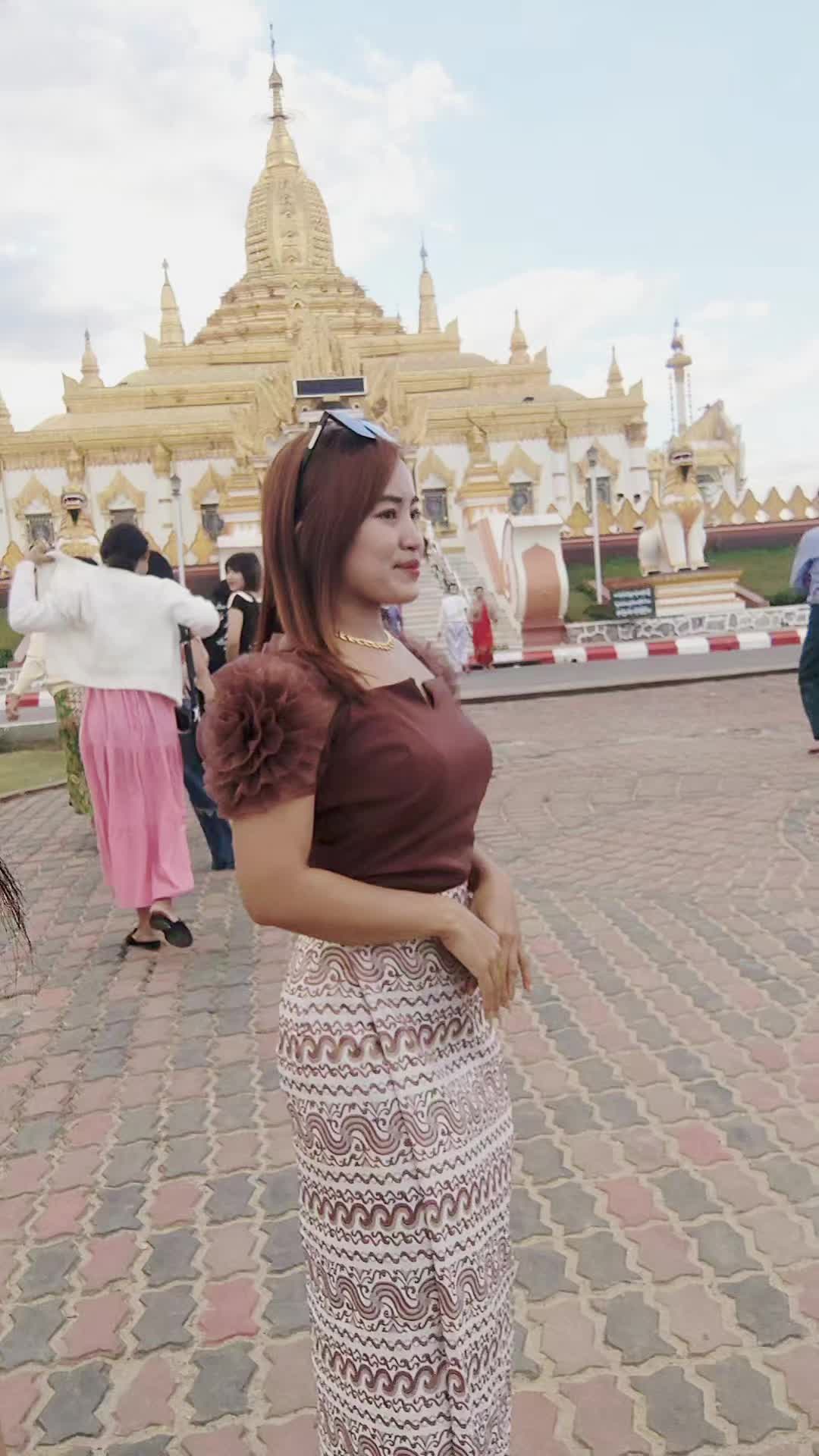 @ေ႐ႊၾကယ္စင္
