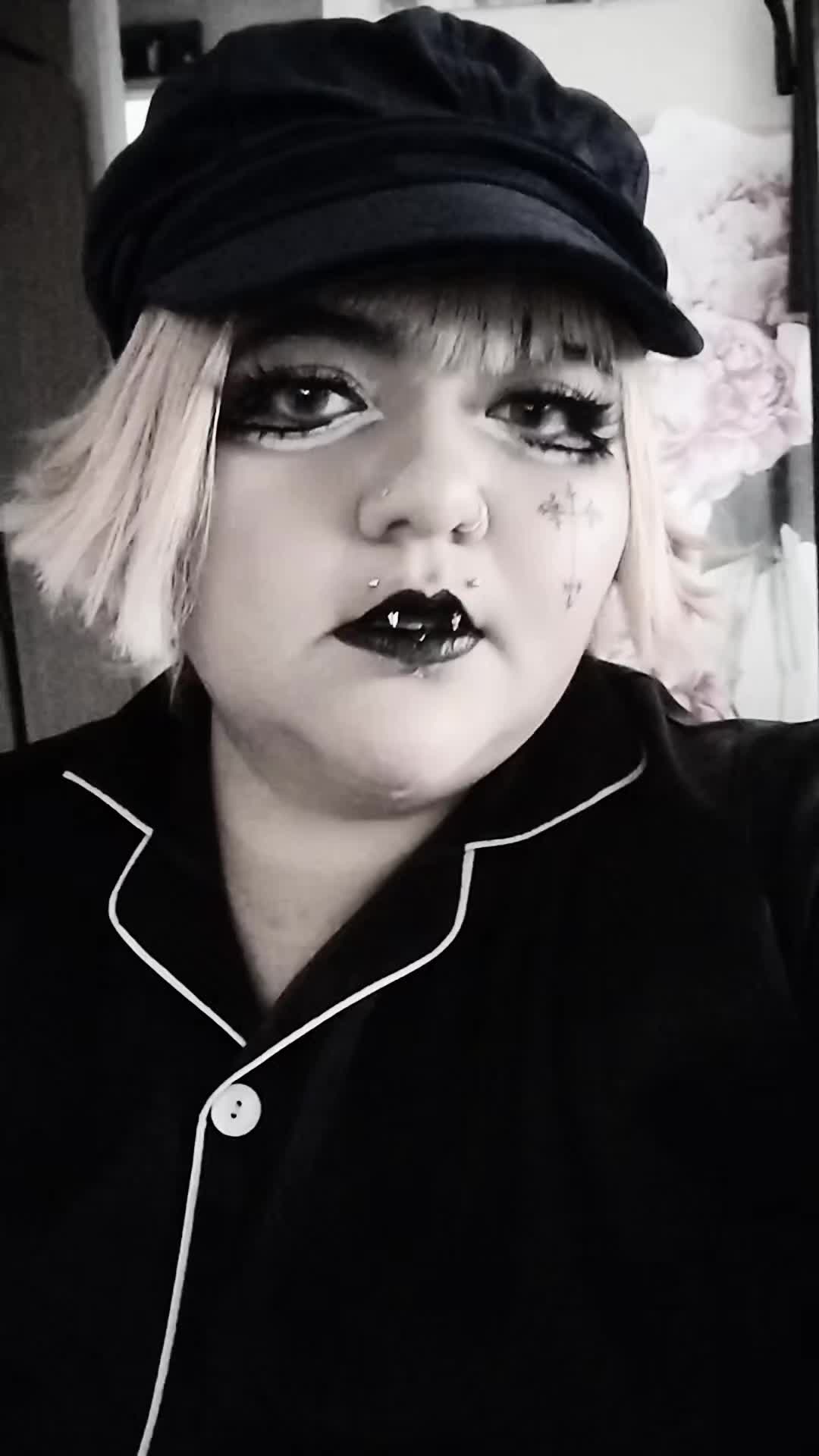 @✝︎♡𝓥𝓪𝓷𝓮𝓼𝓼𝓪 / 𝖁𝖆𝖓♡✝︎