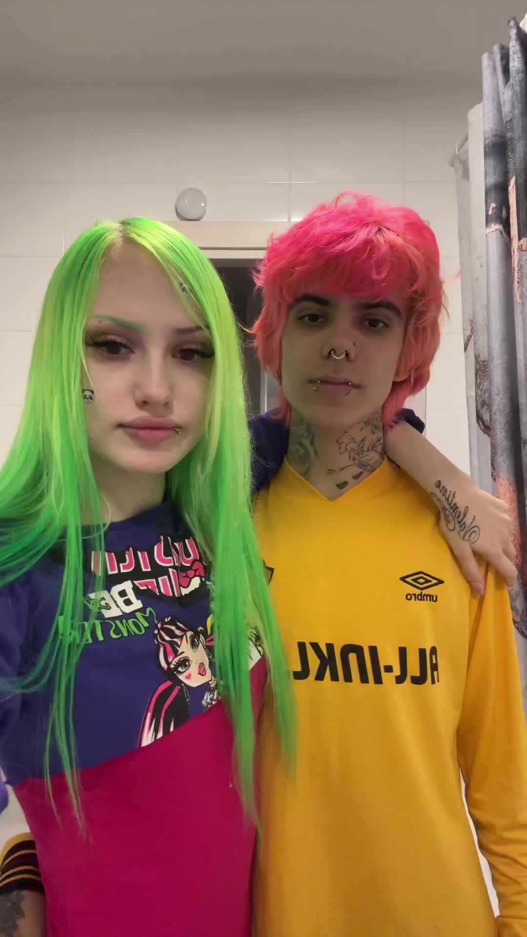 @🙎🏼&zwj;♀️