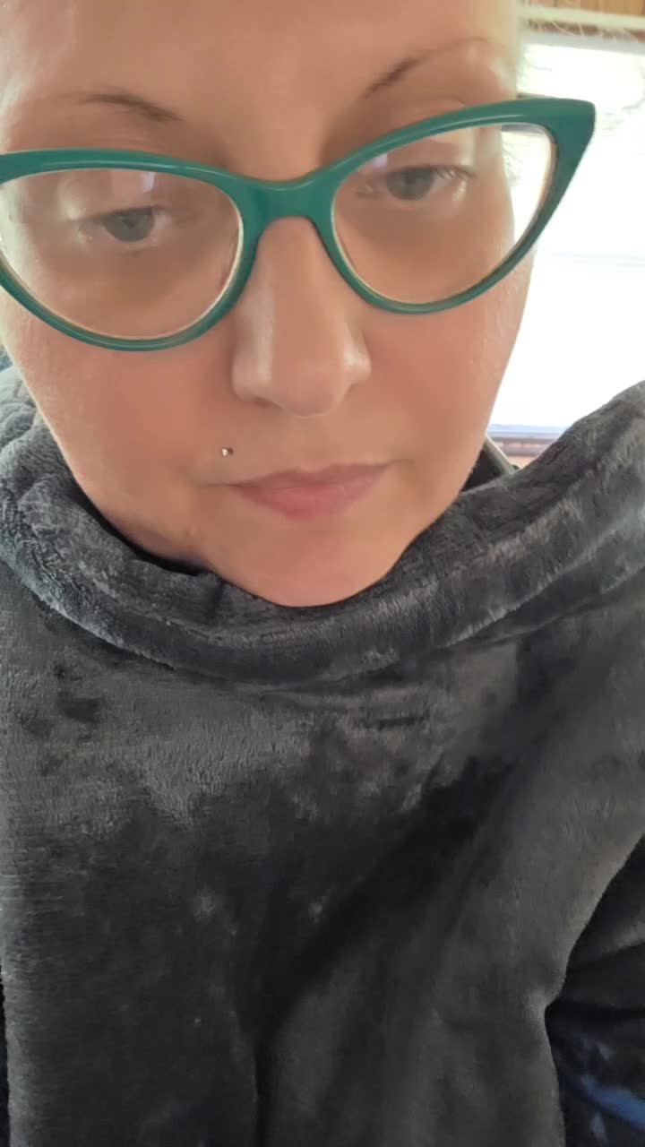 @AlleySchmeowe