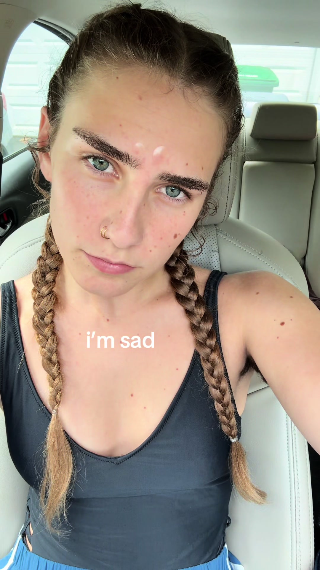 @🐝