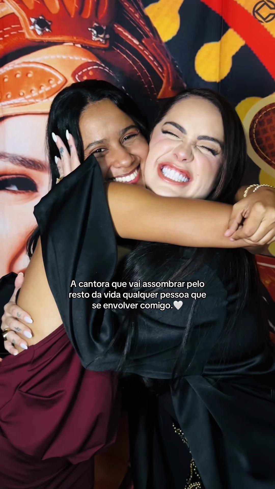 @Ana Karolayne