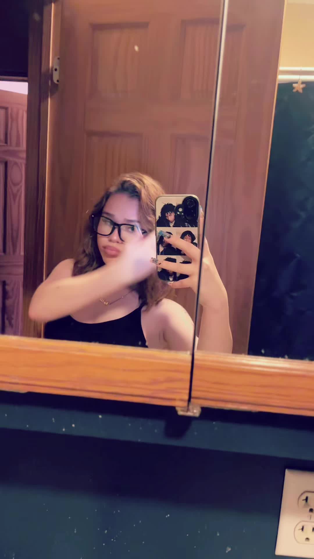 @𖦏