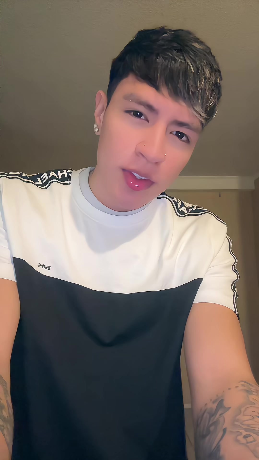 @️