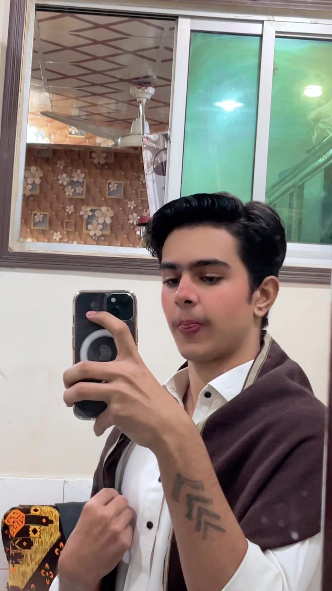 @A R O U N