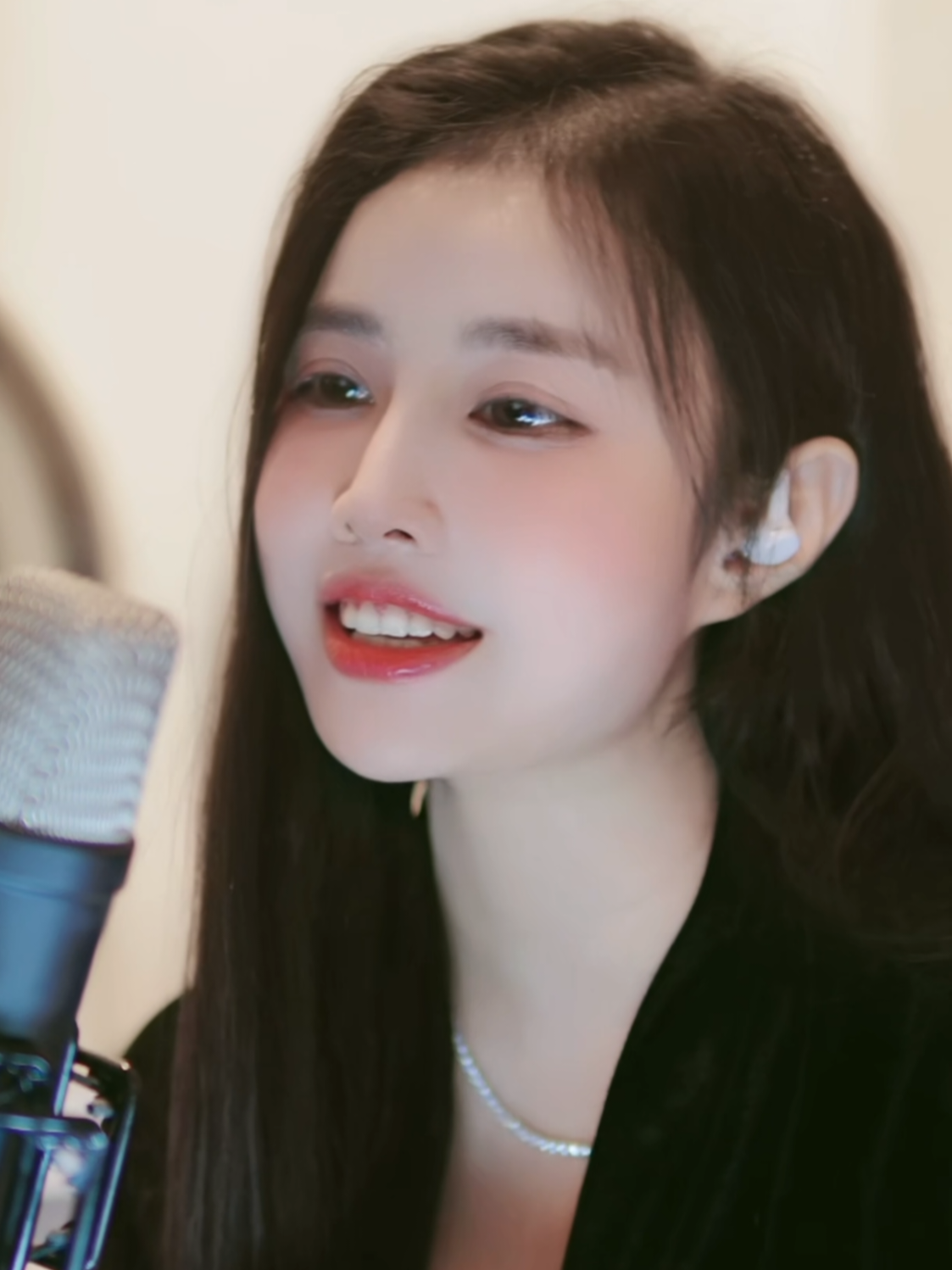 @HO&Agrave;NG AN CAO 💫