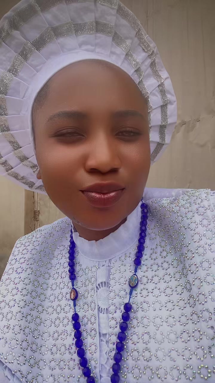 @OLUWASEUN🌸🍭🎀