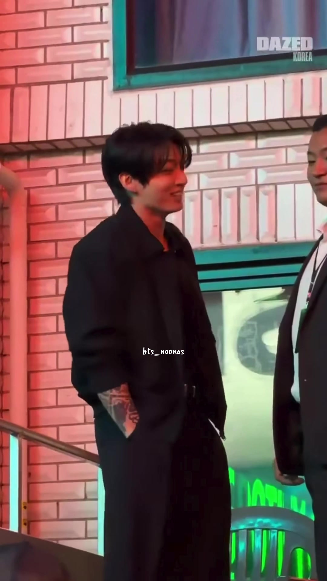 @Jung Kook high fived me ๐ฅนโท