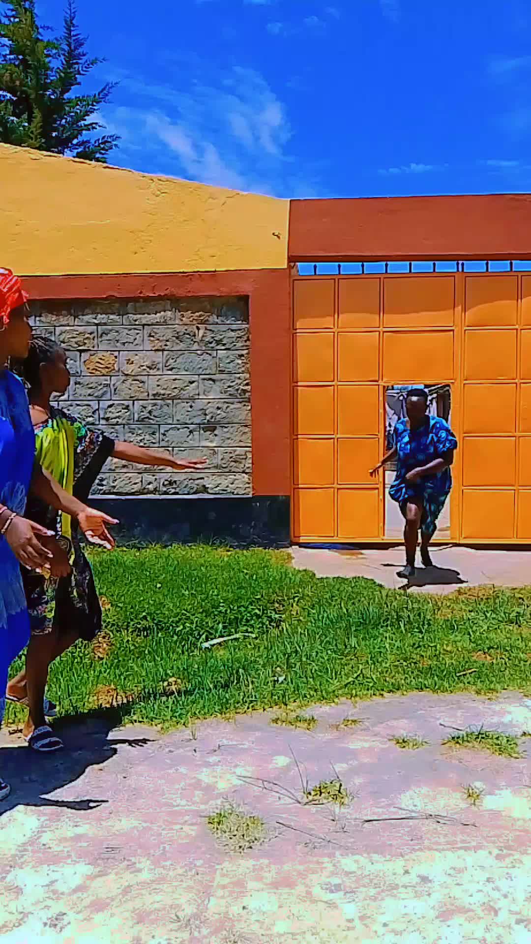 @Claudia tenai🇰🇪
