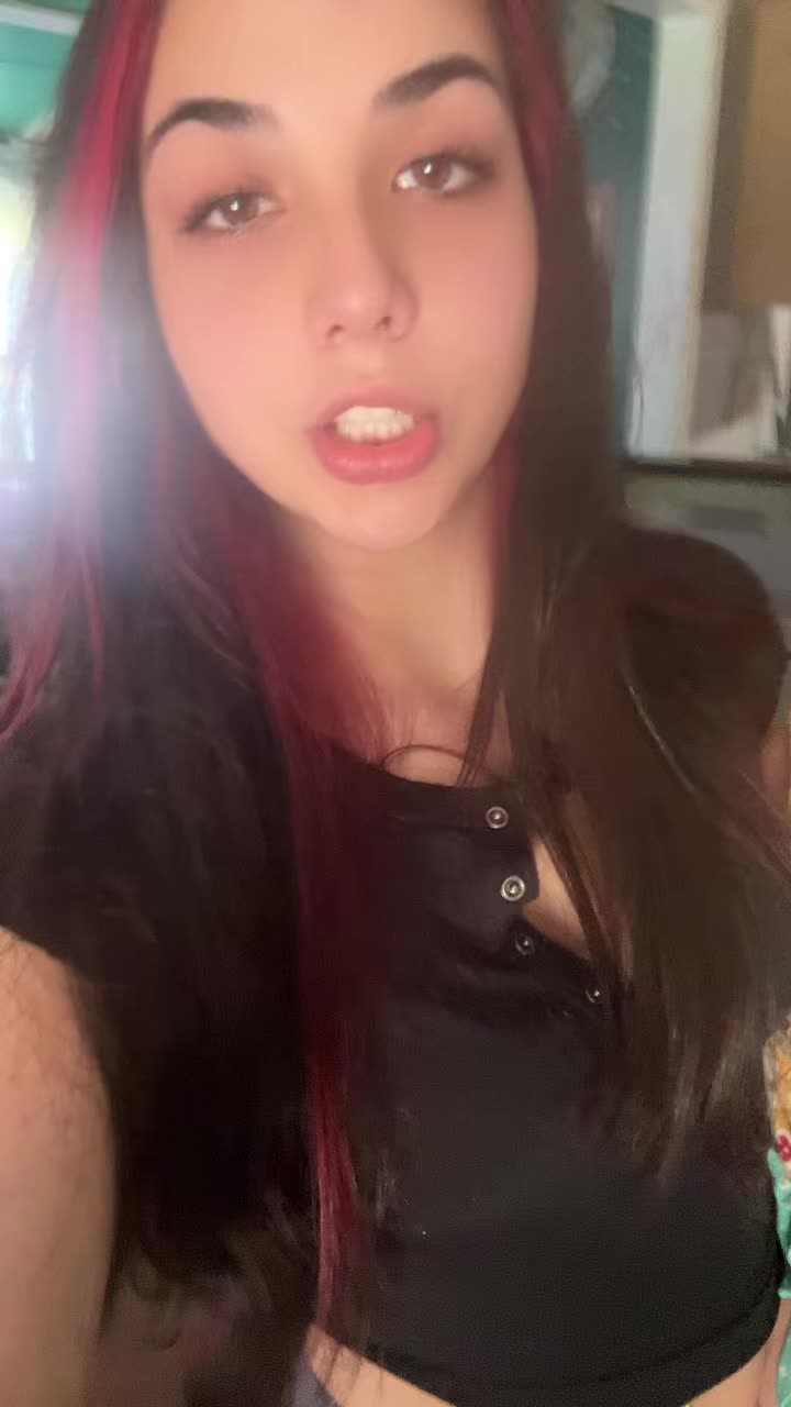 @Häÿłëë Fäłłś 🌸🤍.