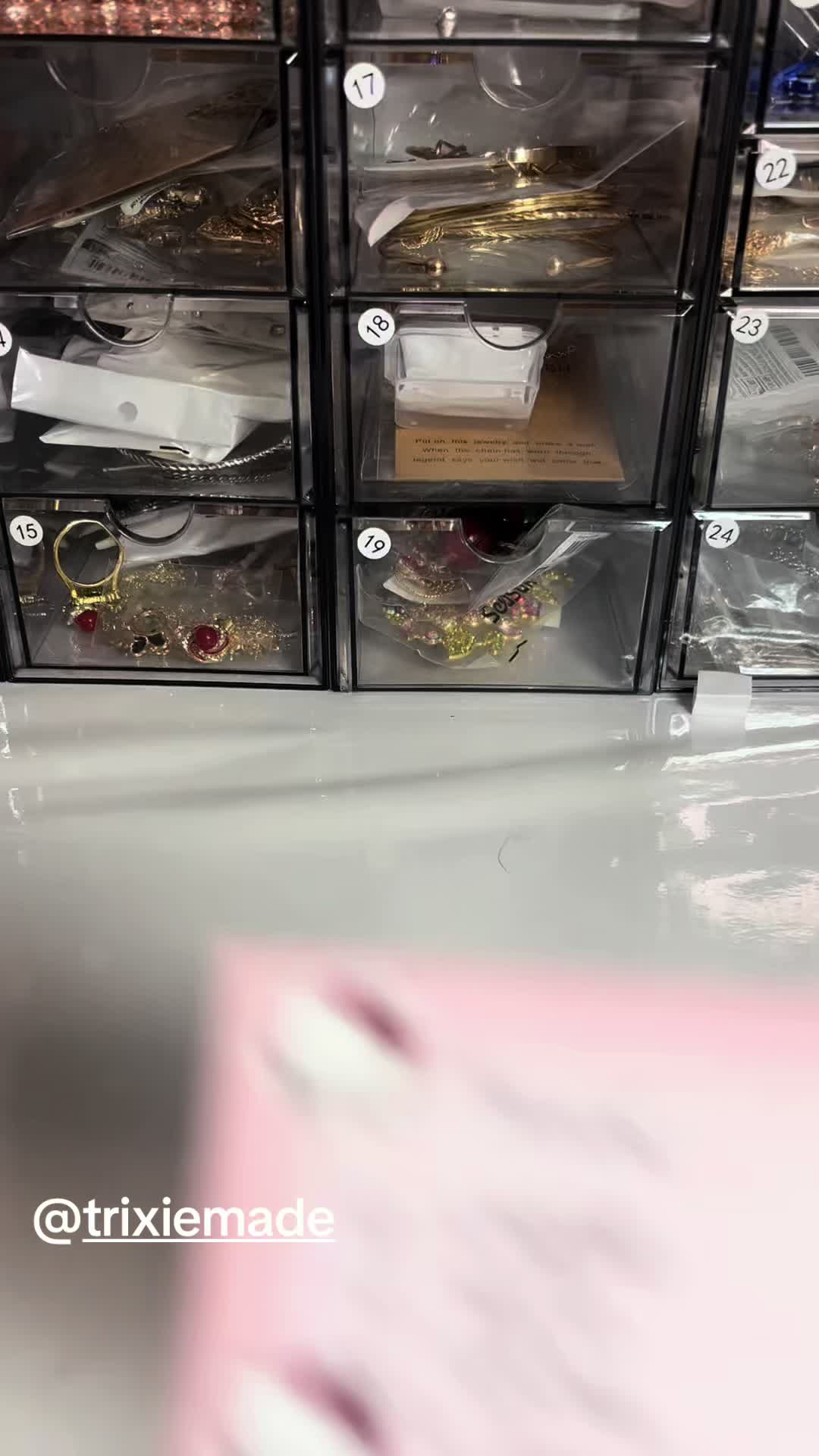 @the.nail.vault.by.julie