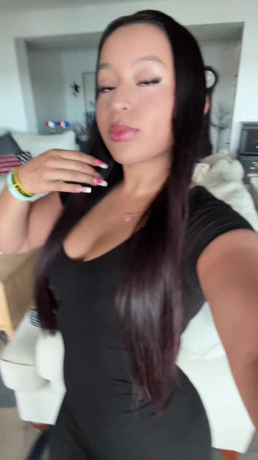 @ava<3