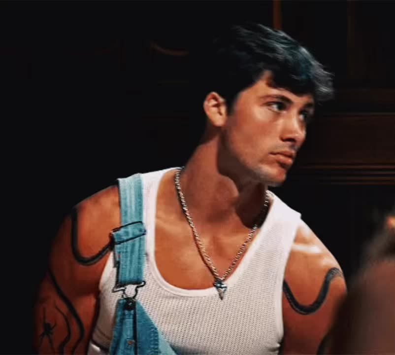 @೮