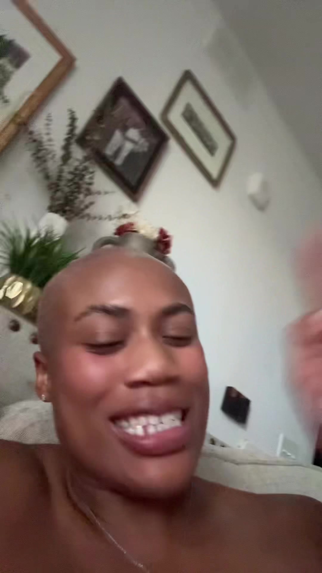 @itschristyestelle