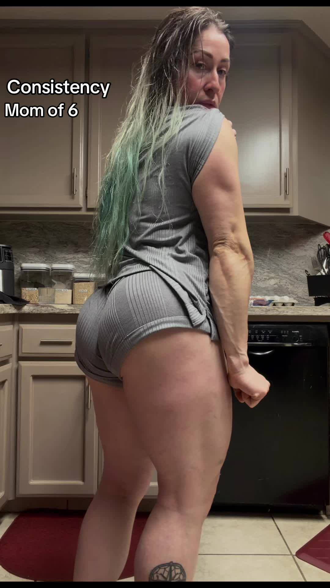 @MelissaMuscleMommy ✨