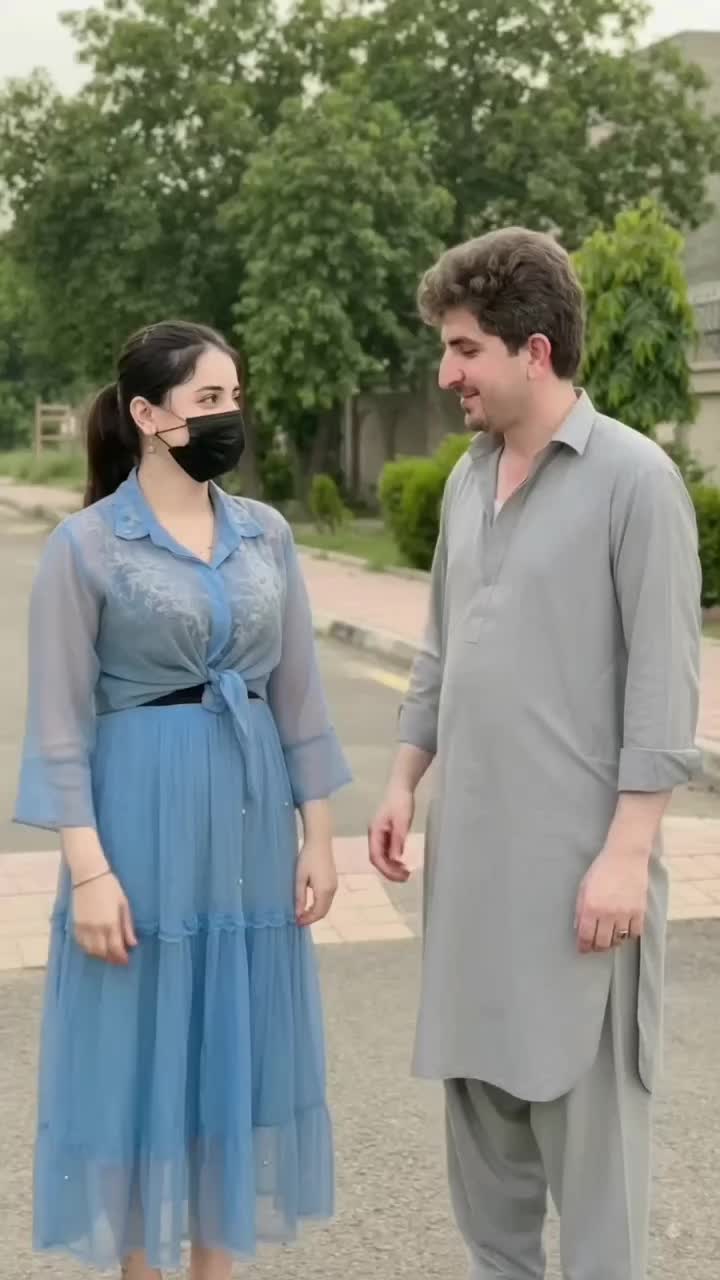 @AYESHA😜02