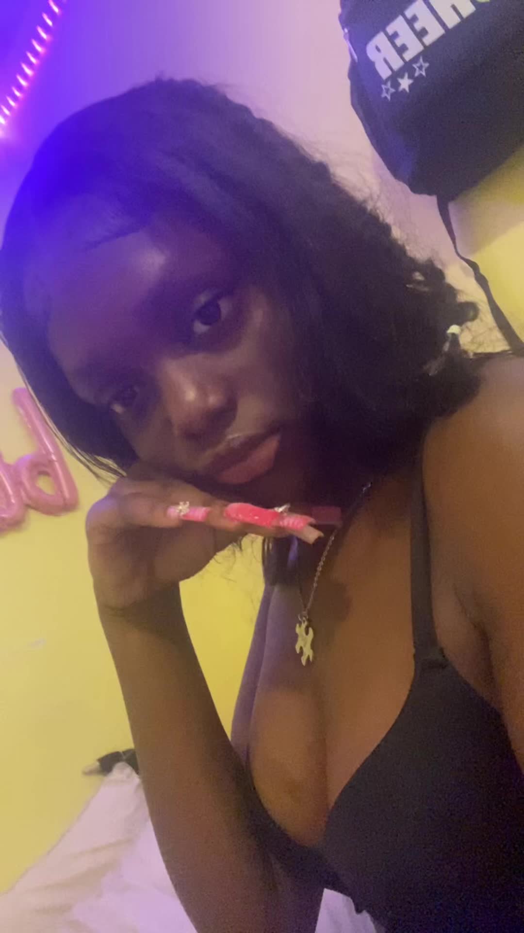 @Chocolatebratttttt