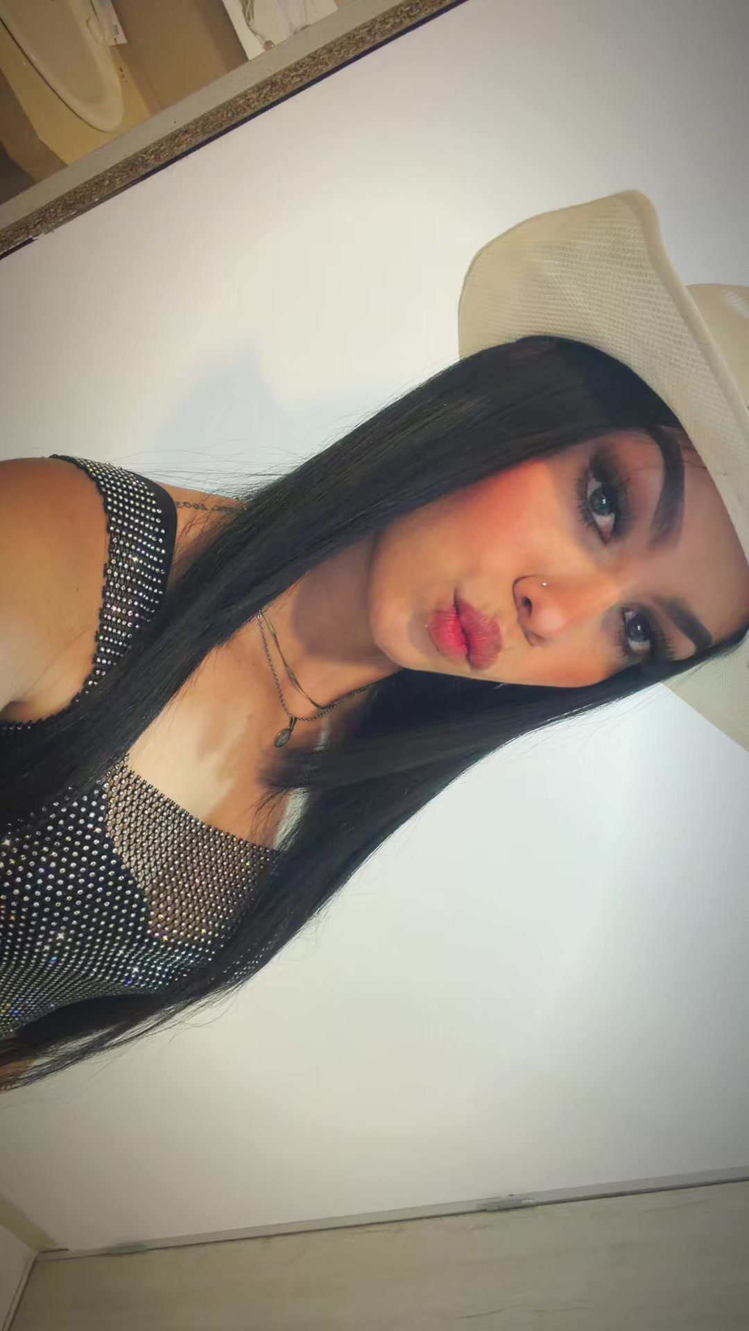 @𝐯𝐚𝐧𝐞