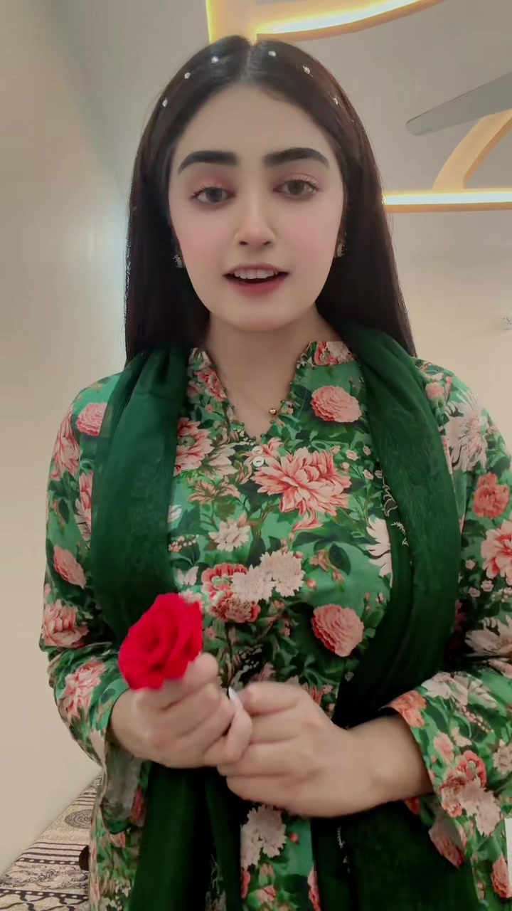 @NooR ALi 👸🏻🥀