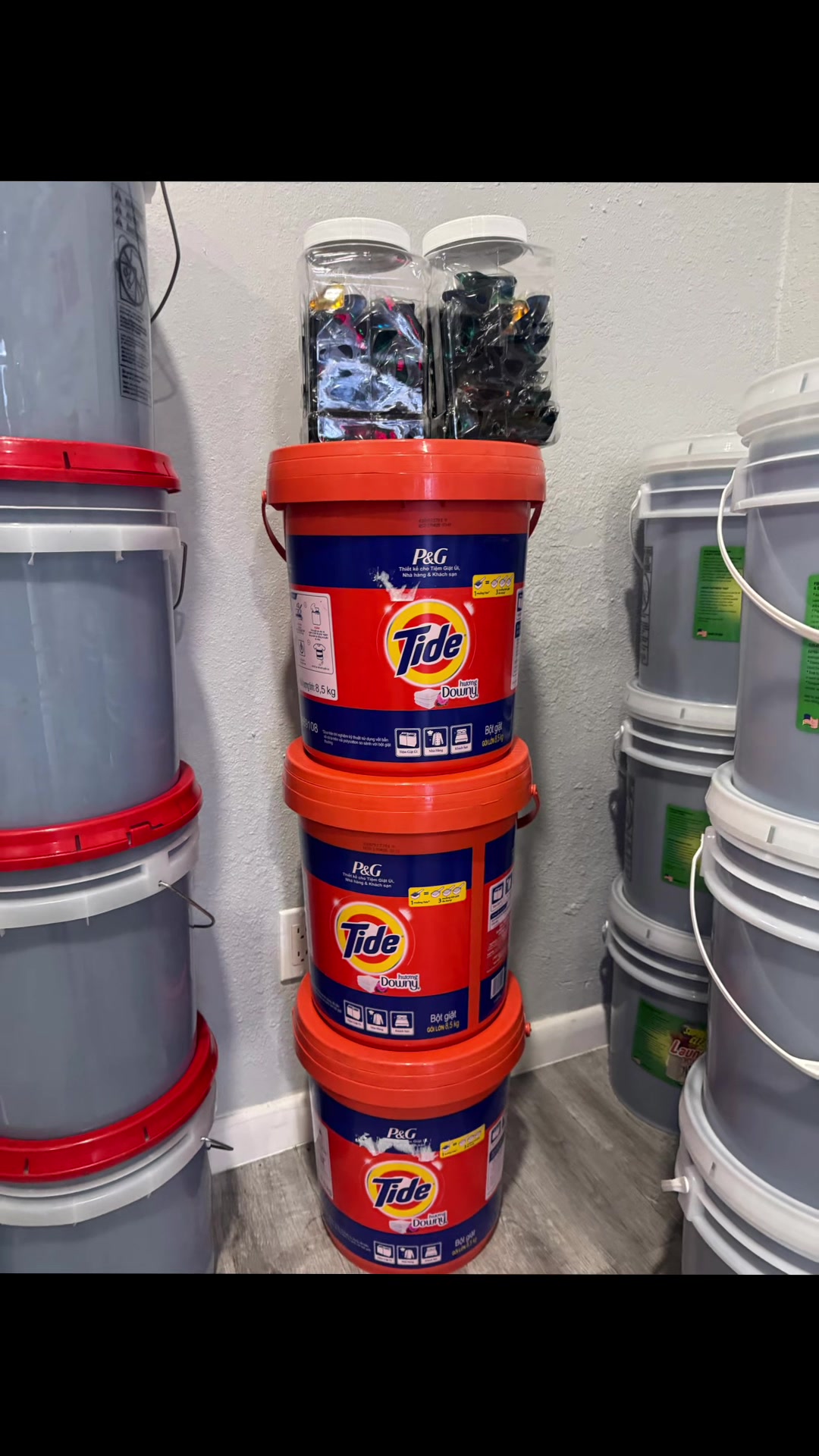 @Laundry detergent supplies