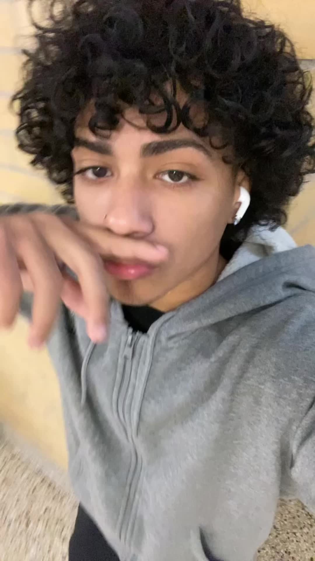 @KR