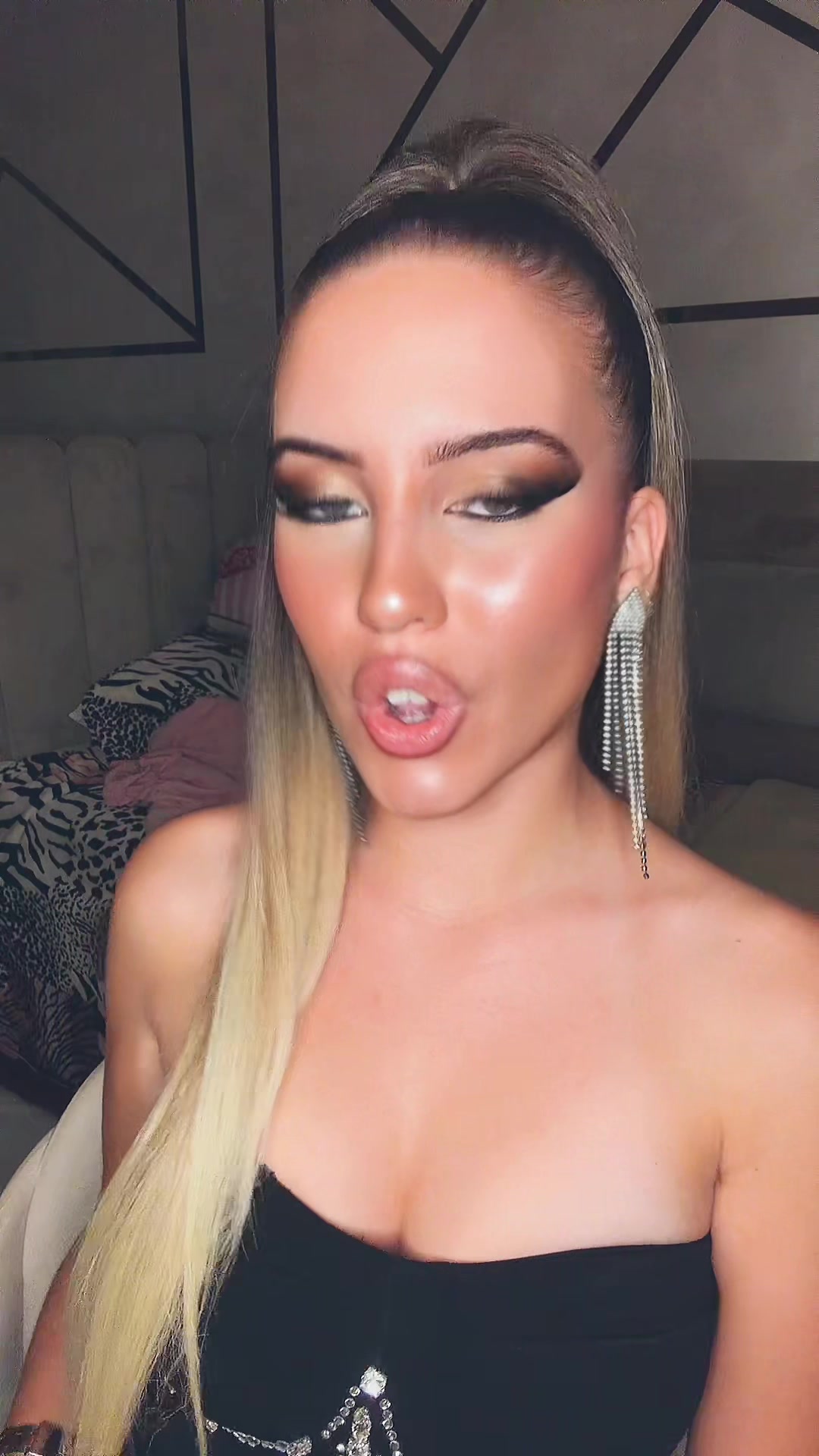 @888